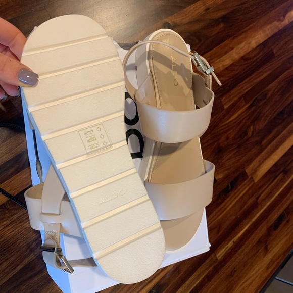 Also sandals size 8.5. Excellent condition! - Picture 4 of 4